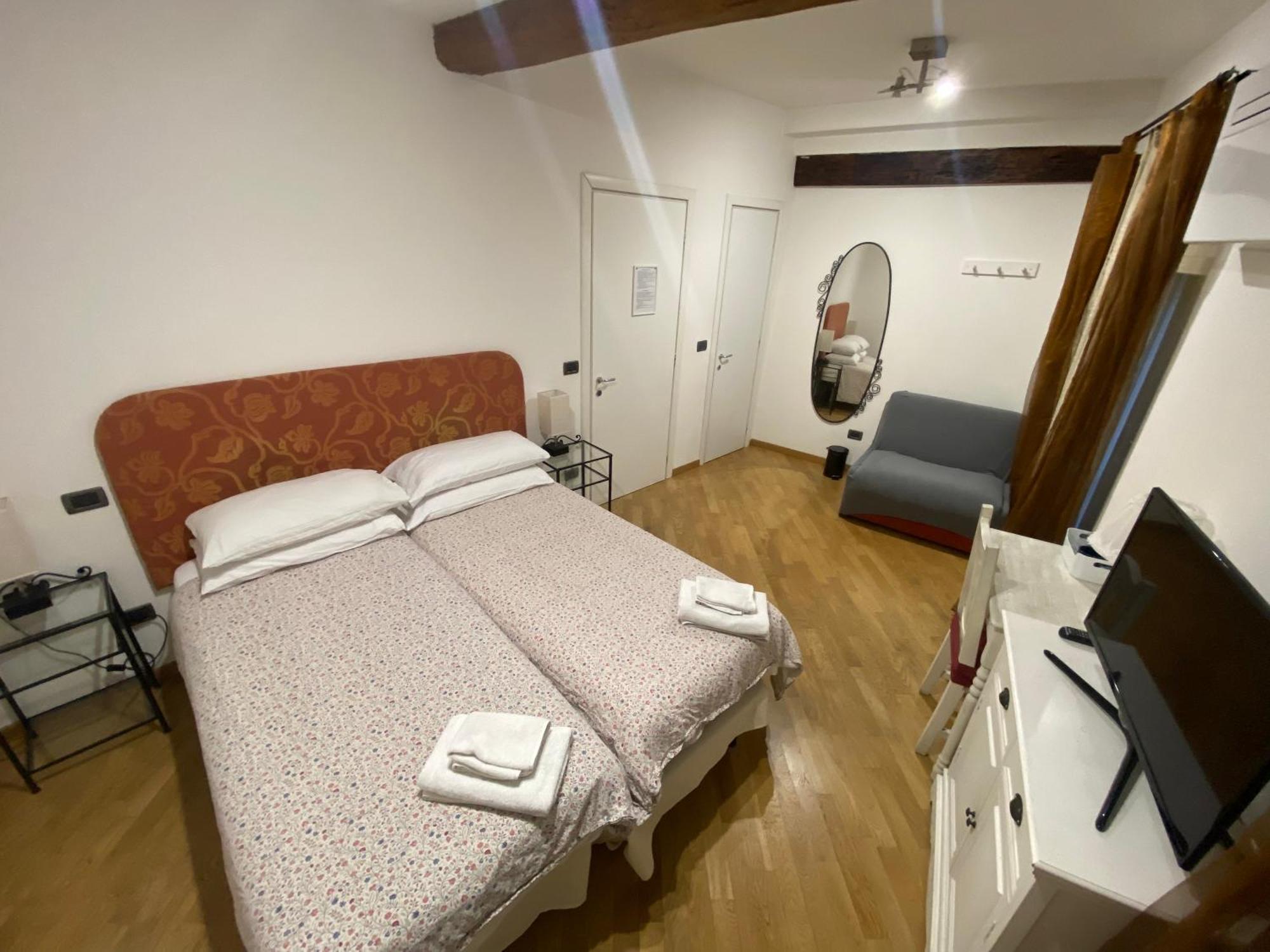 B&B And Home La Piazzetta Della Pioggia — Photos 1